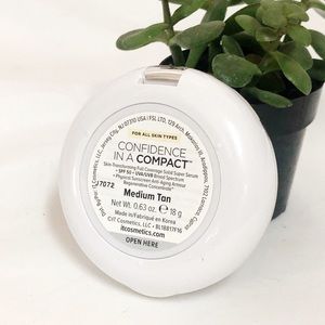 It cosmetics confidence in a compact